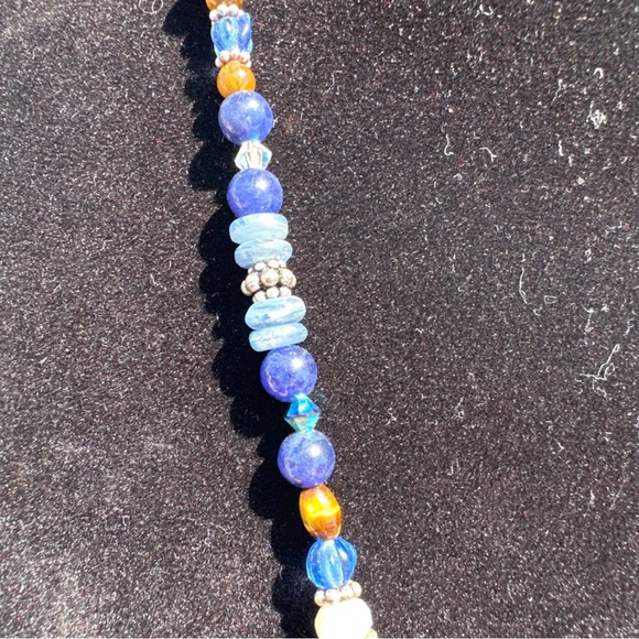 Glass Floral Pendent and Mixed Media Necklace in Shades of Blue & Silver tones. - Picture 8 of 13